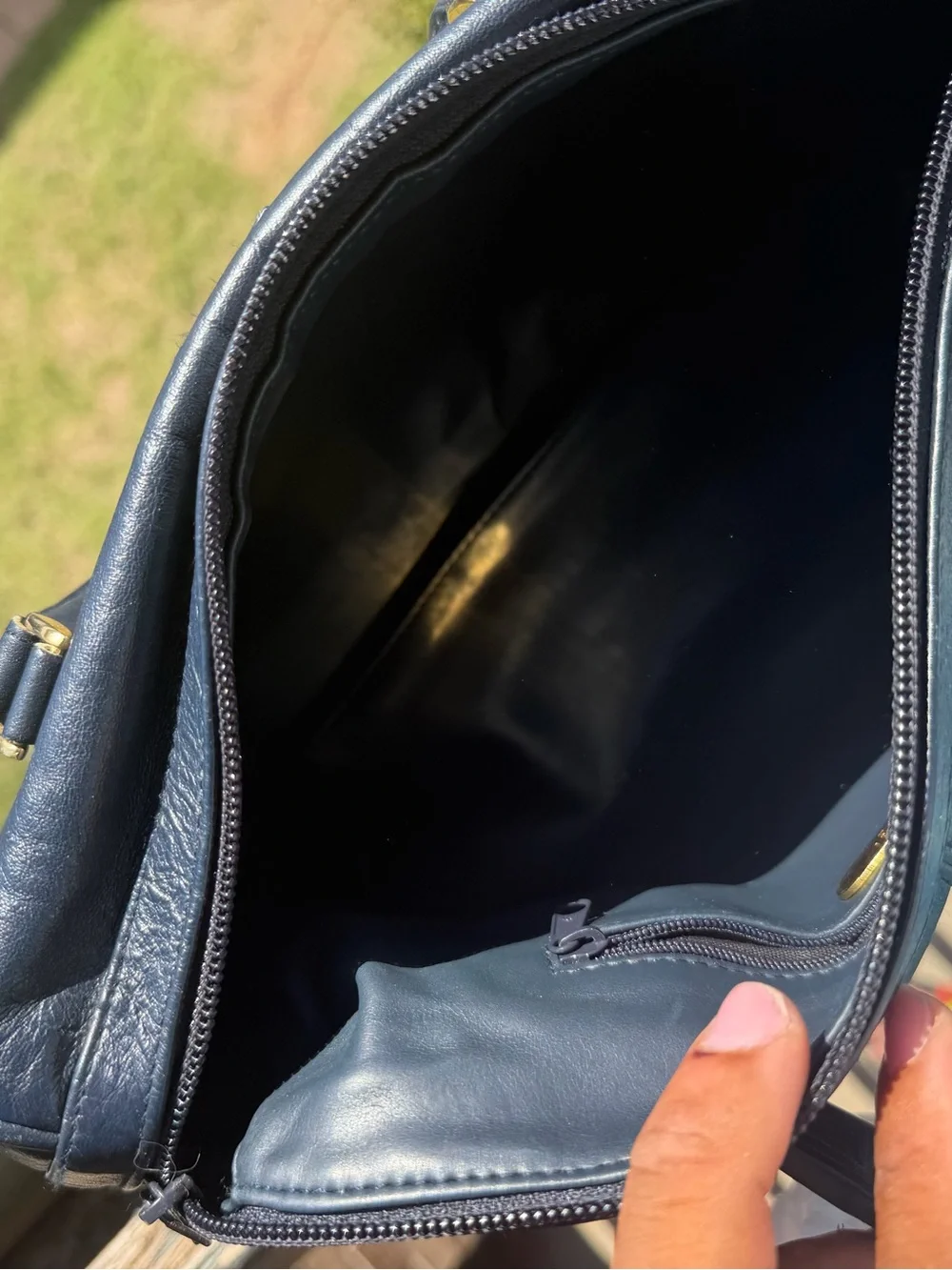 Classic Women's Navy Leather Satchel - Unbranded - Picture 5 of 6